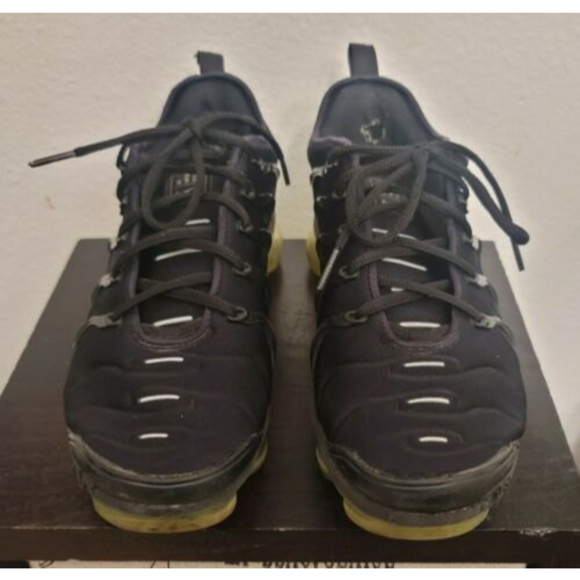 *READ* Nike Air Vapormax Plus Black Volt Green Mens Size 7.5 924453-015 Running main image 6